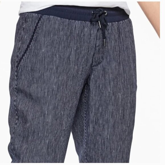 Athleta Stripe Bali Linen Ankle Pant Navy Blue size 10 - Picture 2 of 8